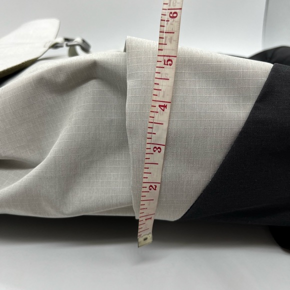 Thule Black and Gray Unisex Lithos Backpack 16L NWT - Picture 15 of 16